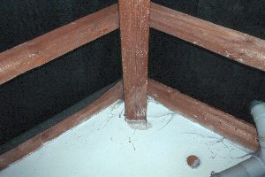 Eisentr&auml;ger mit abgeplatztem Rost