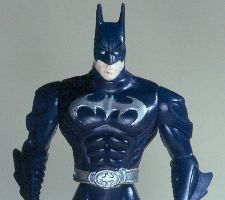 Batman mit Fledermaus-Logos